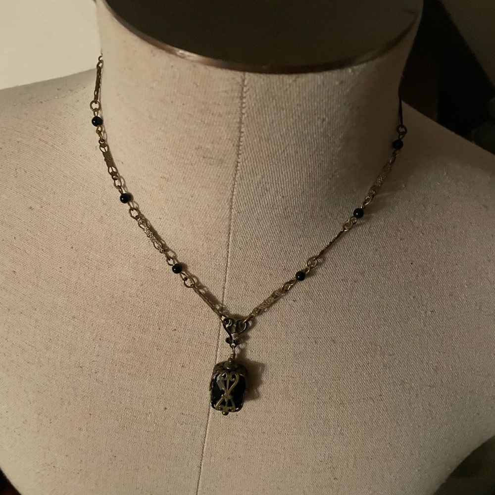 Elegant Black and Gold Pendant Necklace - Picture 2 of 12
